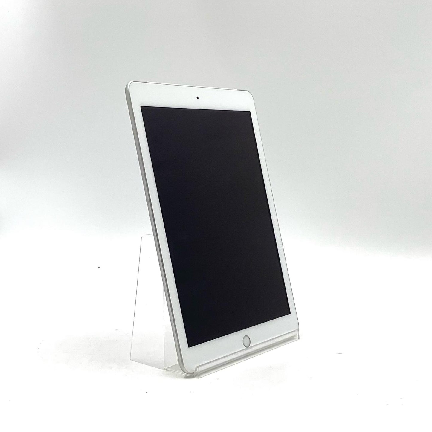 【全額返金保証】【最速発送】Apple iPad iPad 9.7インチ 第5世代 32GB シルバー WiFi+Cellular docomo 白ロム 動作確認済