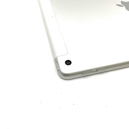 【全額返金保証】【最速発送】Apple iPad iPad 9.7インチ 第5世代 32GB シルバー WiFi+Cellular docomo 白ロム 動作確認済