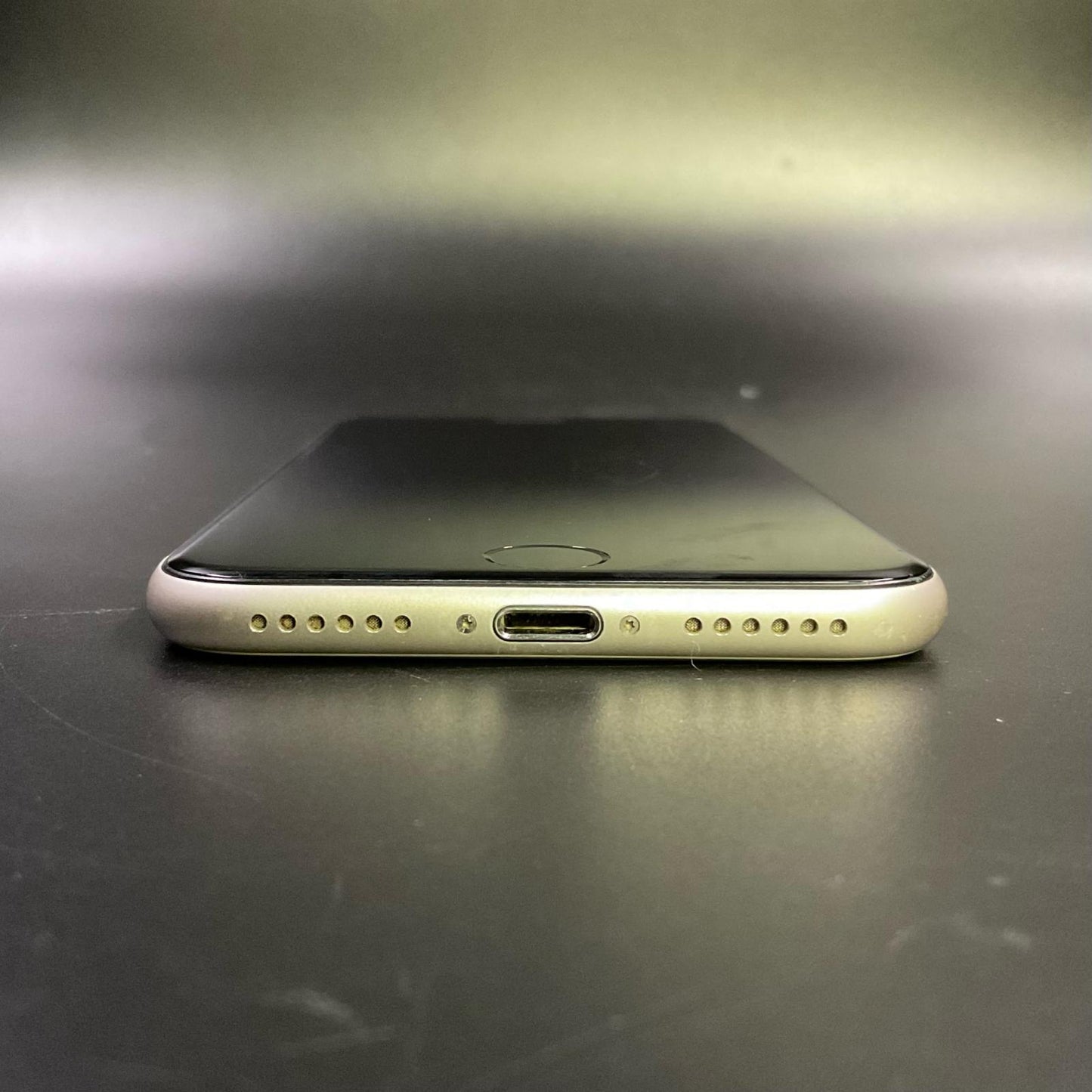 【全額返金保証】【最速発送】Apple iPhone iPhone SE（第3世代） 64GB スターライト au SIMフリー 白ロム 動作確認済 72%