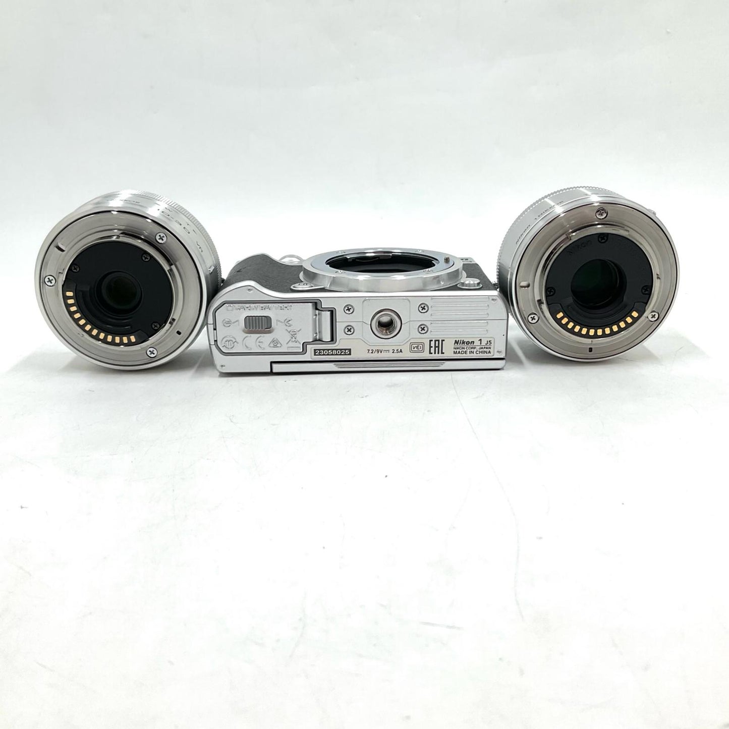 【全額返金保証】【最速発送】Nikon デジタル一眼 Nikon 1 J5 ダブルレンズキット [シルバー] 美品 動作確認済