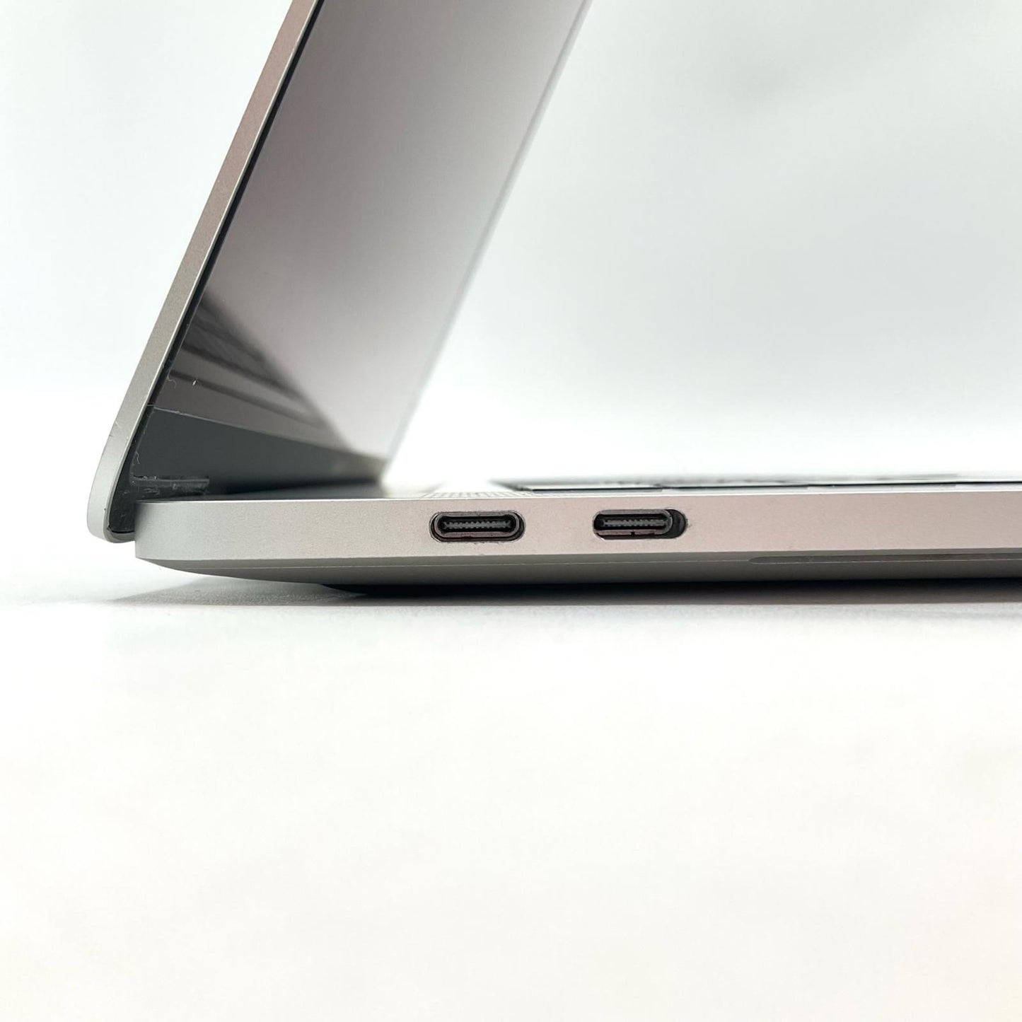 【最速発送】Apple MacBook Pro 15インチ 2017 2.8 GHz クアッドコア Intel Core i7 16GB 256GB シルバー【難有】