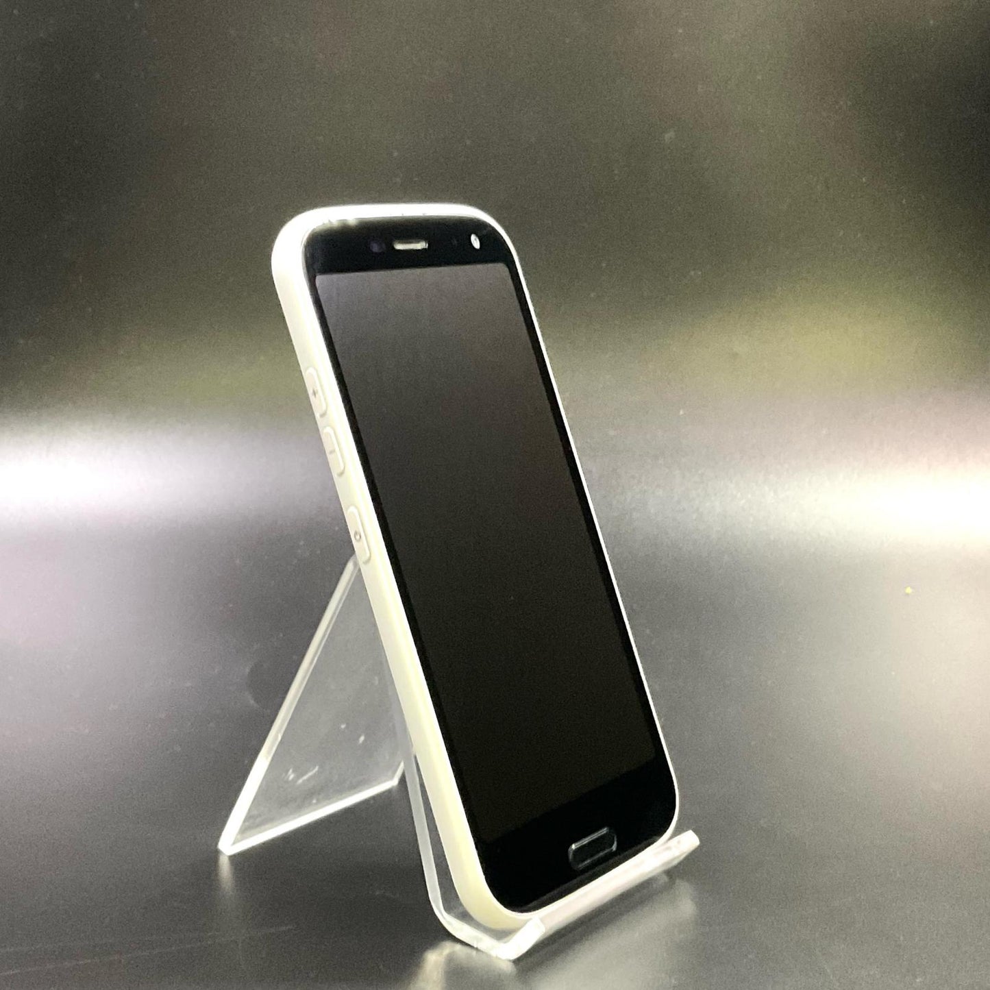 【全額返金保証】【最速発送】 らくらくスマートフォン 64GB ホワイト系 docomo SIMフリー F-52B 白ロム 動作確認済