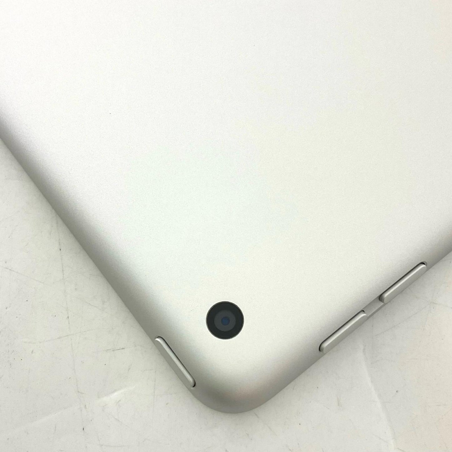 【全額返金保証】【最速発送】Apple iPad iPad 10.2インチ 第9世代 64GB シルバー Wi-Fi 美品 動作確認済