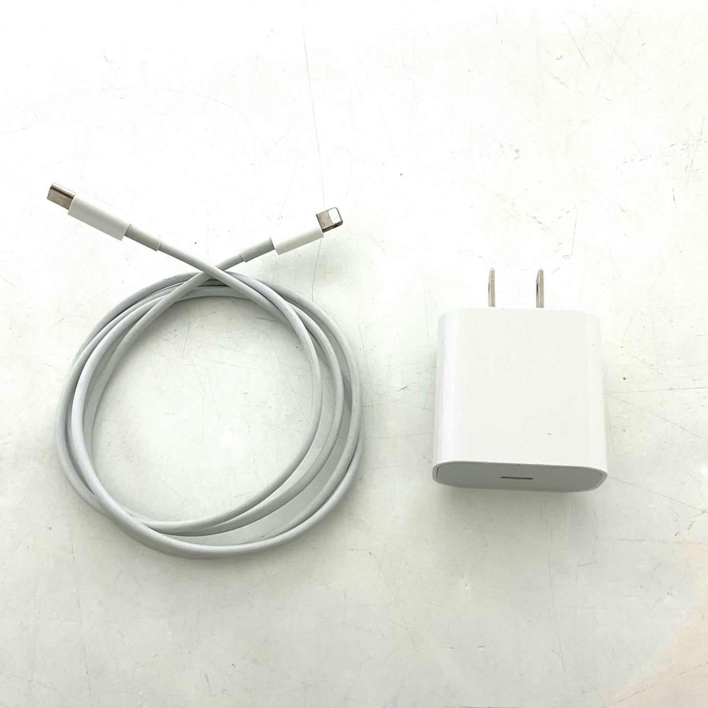 【全額返金保証】【最速発送】Apple iPad iPad 10.2インチ 第9世代 64GB シルバー Wi-Fi 美品 動作確認済