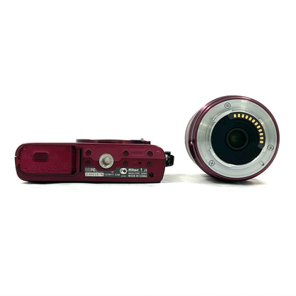【全額返金保証】【最速発送】Nikon デジタル一眼 Nikon 1 J3 小型10倍ズームキット レッド 美品 動作確認済
