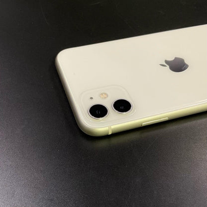 【全額返金保証】【最速発送】Apple iPhone iPhone 11 64GB ホワイト au 白ロム 動作確認済 74%
