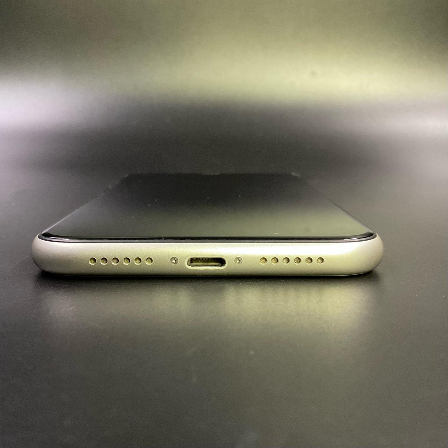 【全額返金保証】【最速発送】Apple iPhone iPhone 11 64GB ホワイト au 白ロム 動作確認済 74%