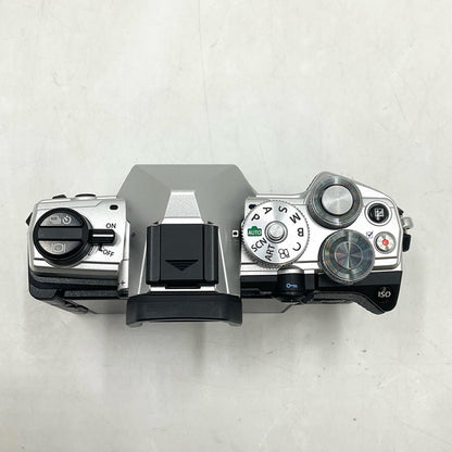 【全額返金保証】【最速発送】OM SYSTEM デジタル一眼 OM-5 ボディ シルバー 美品 動作確認済
