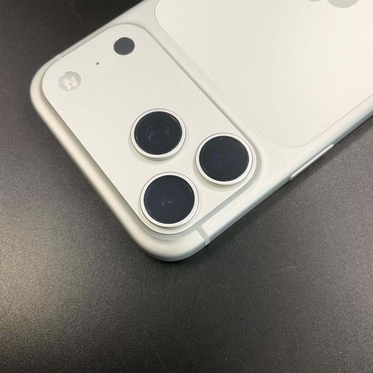 【全額返金保証】【最速発送】Apple iPhone iPhone 17 Pro Max 2TB シルバー Softbank 超美品 動作確認済 100%