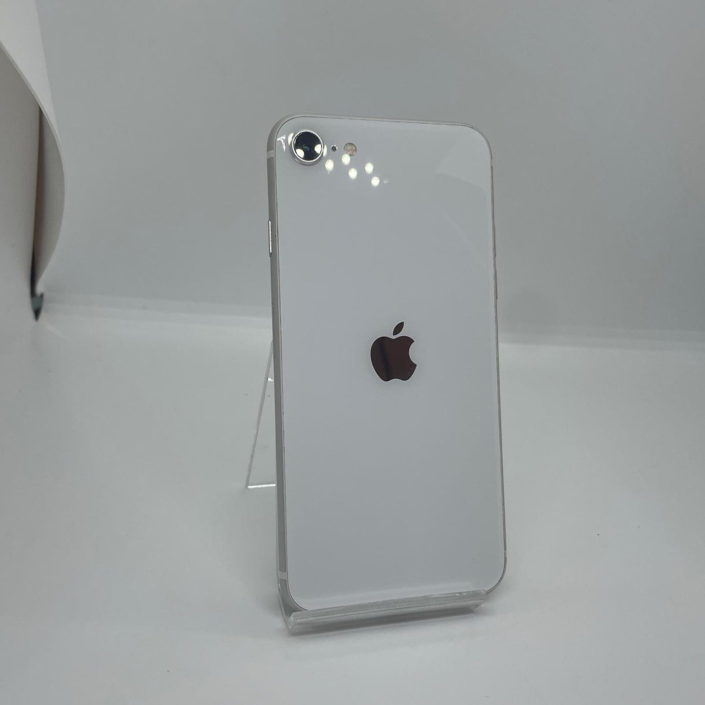 【最速発送】Apple iPhone iPhone SE（第2世代） 128GB ホワイト docomo SIMフリー 白ロム【難有】 77%