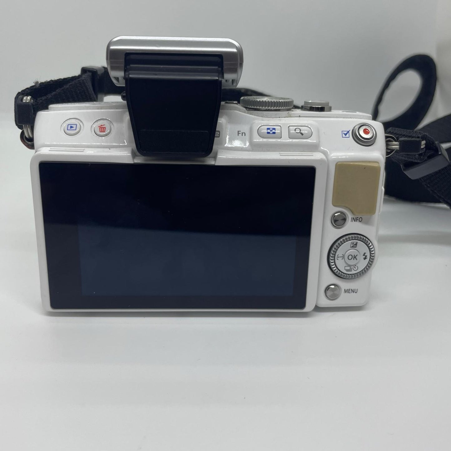 【全額返金保証】【最速発送】OLYMPUS デジタル一眼 PEN Lite E-PL5M. ZUIKO DIGITAL 14-42mm F3.5-5.6 ホワイト 動作確認済