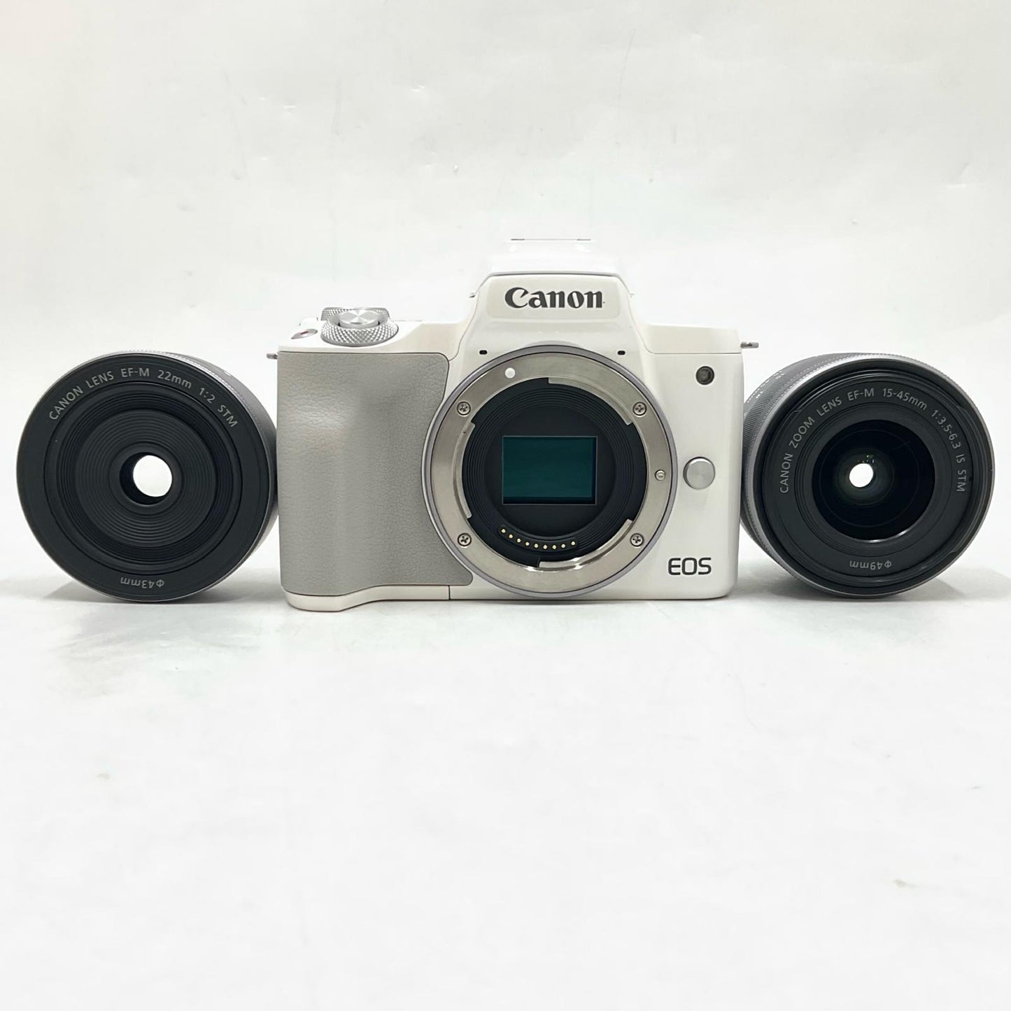 【全額返金保証】【最速発送】Canon デジタル一眼 EOS kiss M ダブルレンズキット ホワイト 美品 動作確認済