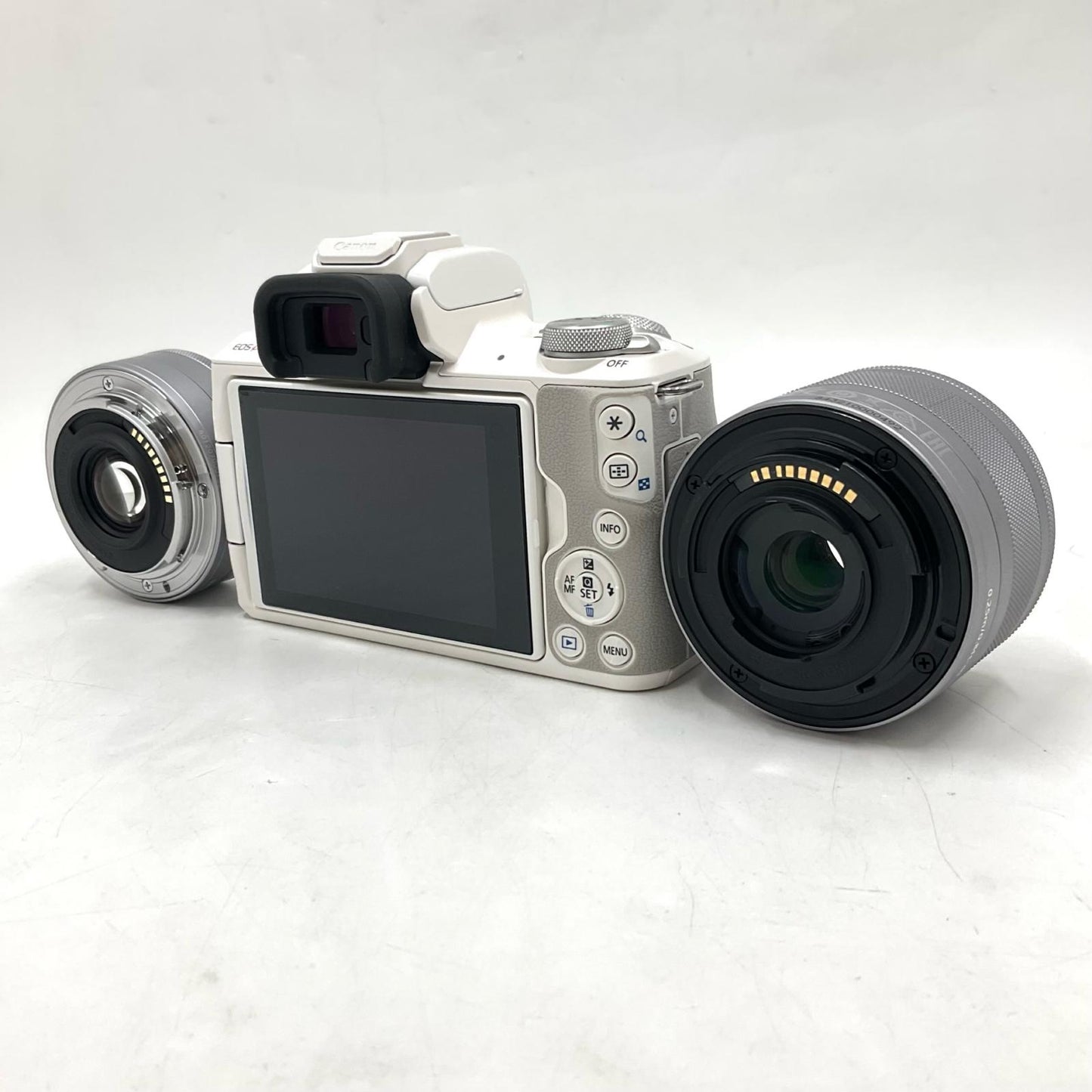【全額返金保証】【最速発送】Canon デジタル一眼 EOS kiss M ダブルレンズキット ホワイト 美品 動作確認済
