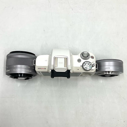 【全額返金保証】【最速発送】Canon デジタル一眼 EOS kiss M ダブルレンズキット ホワイト 美品 動作確認済