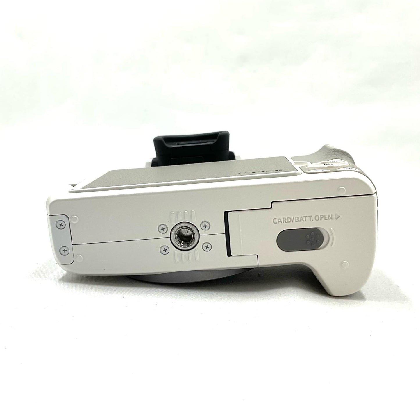 【全額返金保証】【最速発送】Canon デジタル一眼 EOS kiss M ボディ ホワイト 動作確認済