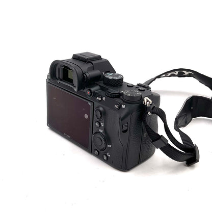 【全額返金保証】【最速発送】Sony デジタル一眼 α7 III ボディ ILCE-7M3 美品 動作確認済