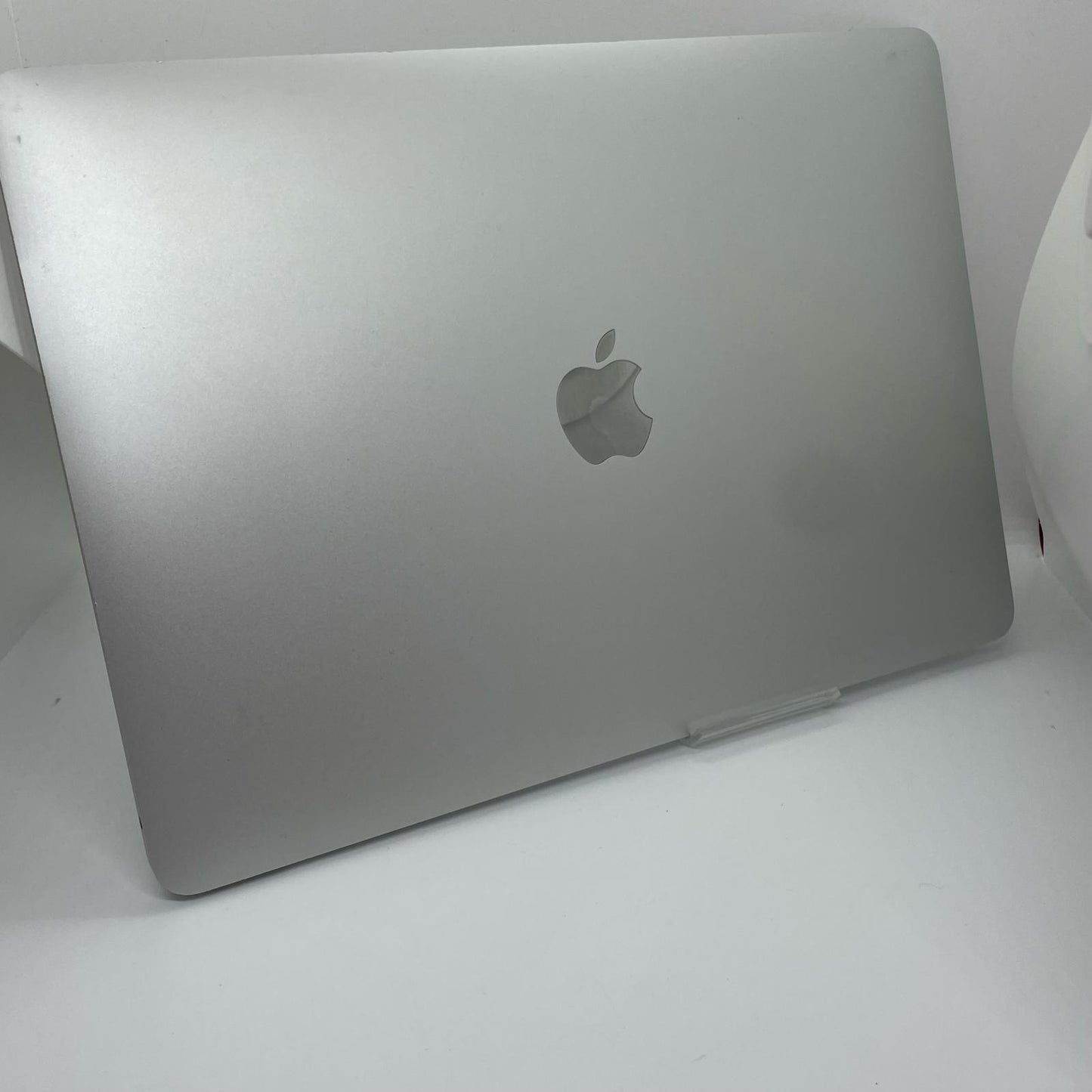 【全額返金保証】【最速発送】Apple MacBook Air 13インチ 2020 1.1 GHz デゥアルコアIntel Core i3 8GB 256GB シルバー 98% 動作確認済