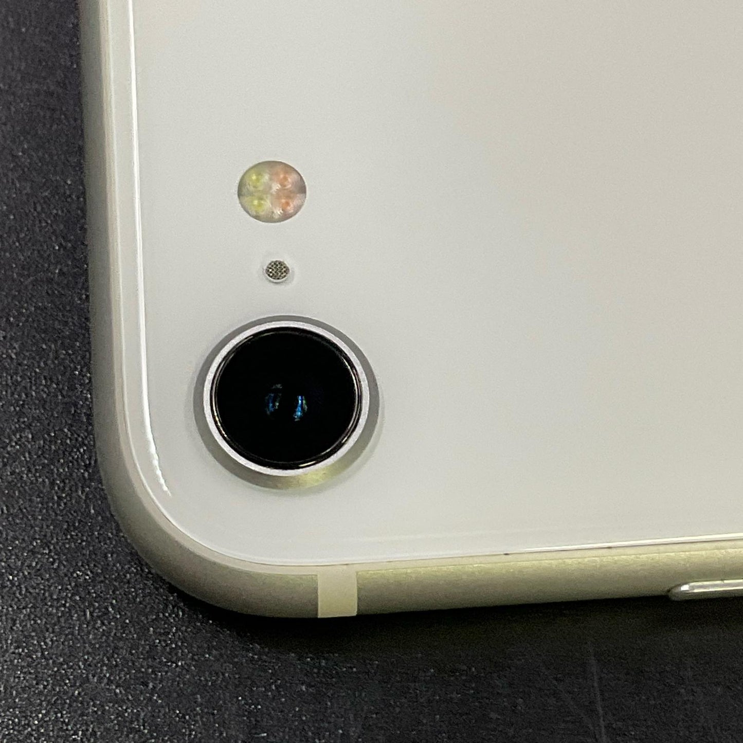 【全額返金保証】【最速発送】Apple iPhone iPhone SE（第2世代） 128GB ホワイト Softbank SIMフリー 白ロム 動作確認済 71%