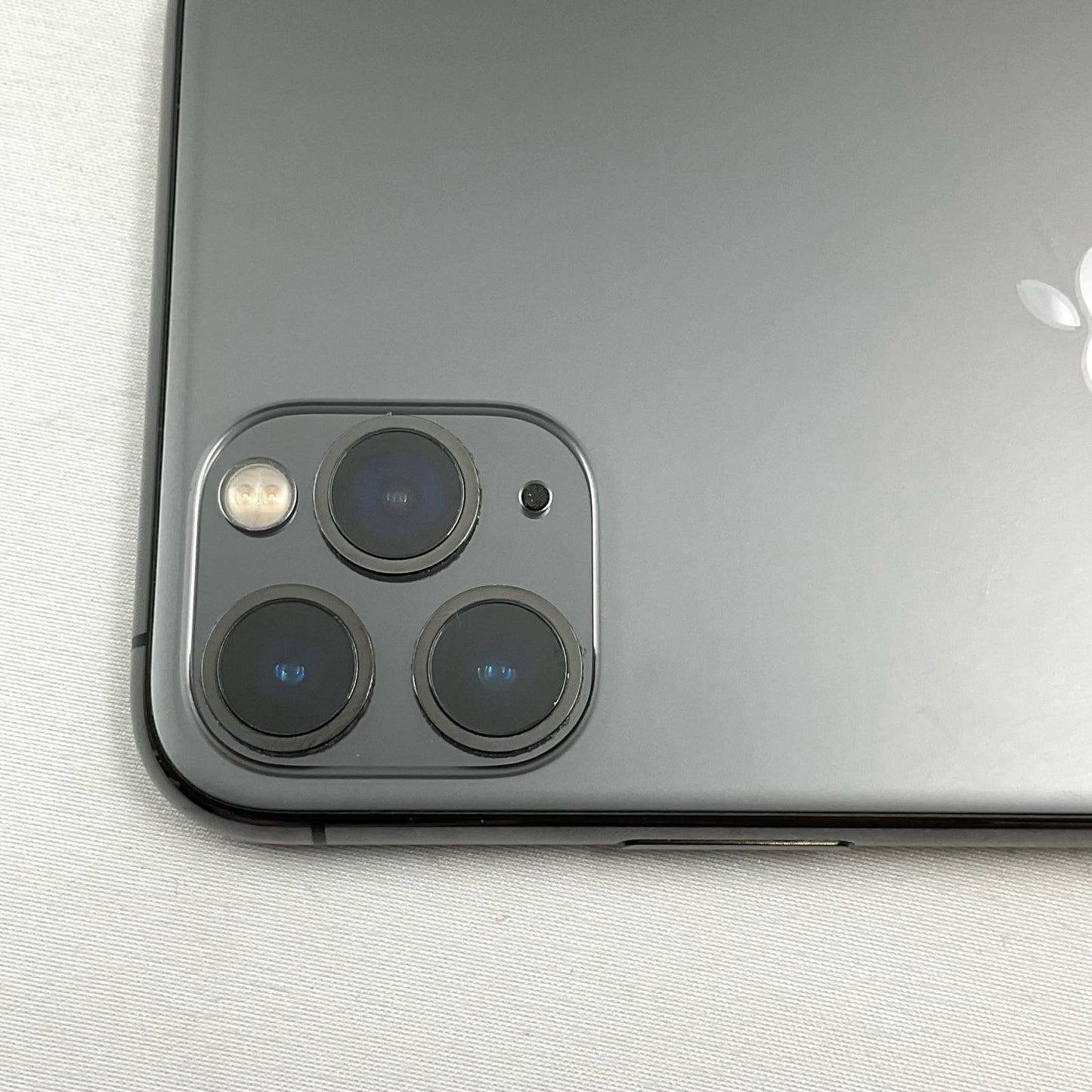 【全額返金保証】【最速発送】Apple iPhone iPhone 11 Pro Max 256GB スペースグレイ docomo 白ロム 動作確認済 77%