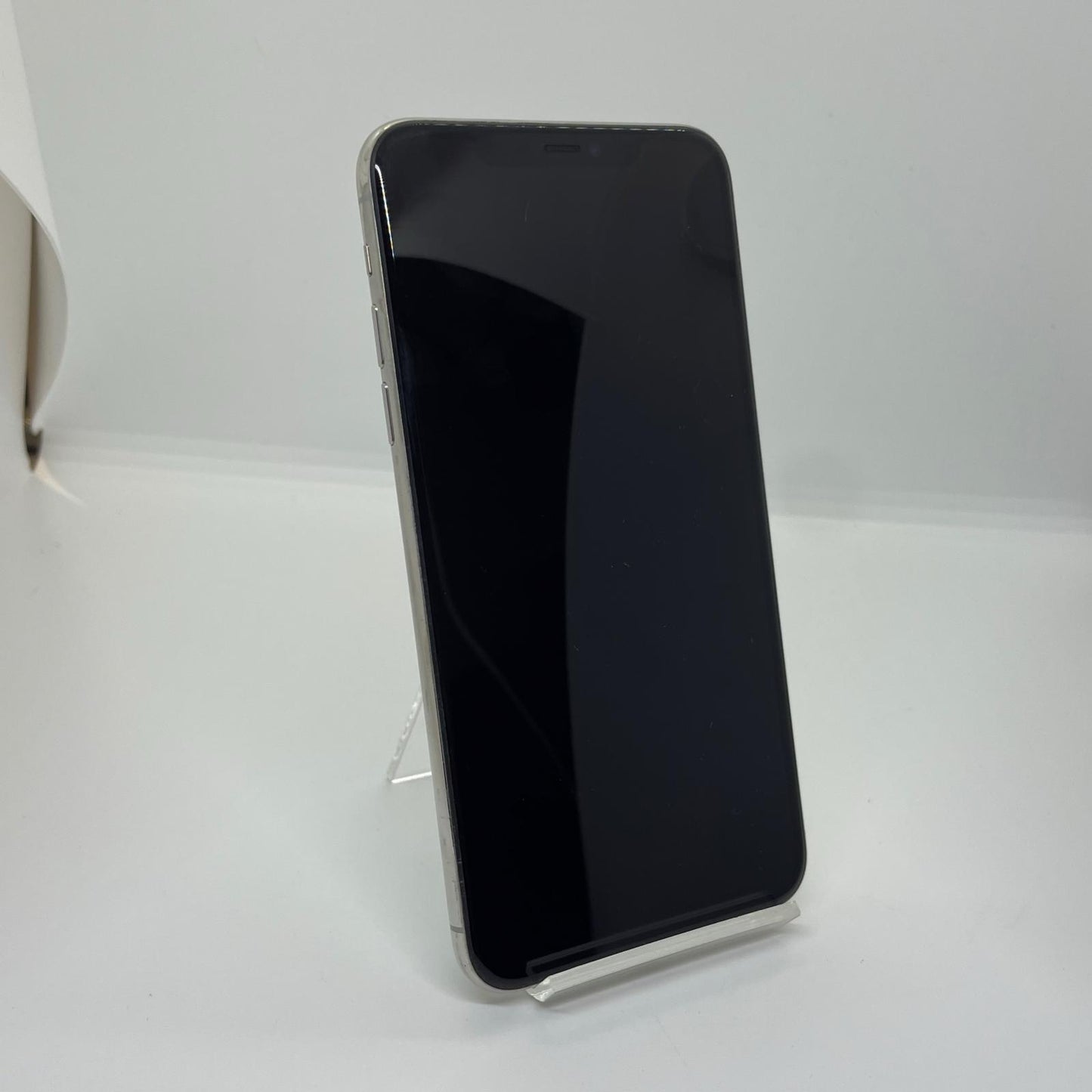 【全額返金保証】【最速発送】Apple iPhone iPhone 11 Pro Max 64GB シルバー docomo 白ロム 動作確認済 84%