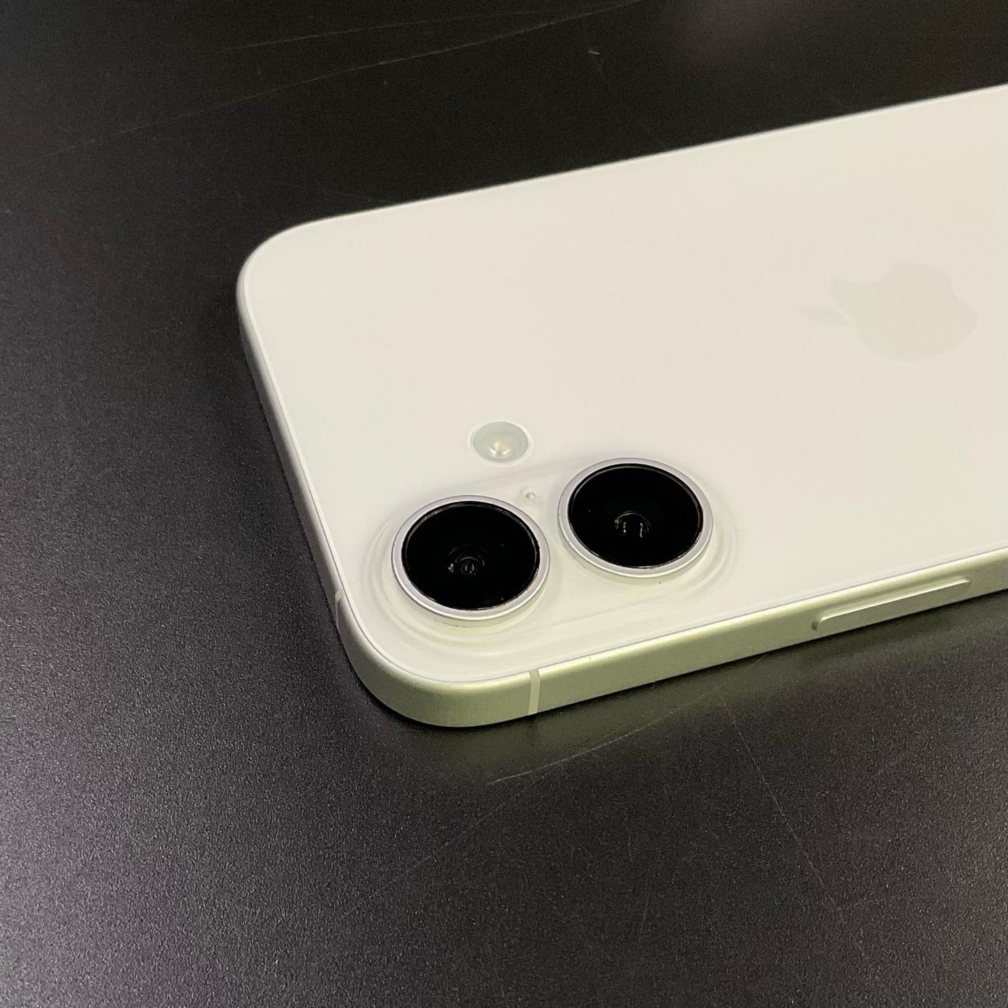 【全額返金保証】【最速発送】Apple iPhone iPhone 16 256GB ホワイト SIMフリー 白ロム 動作確認済 87%