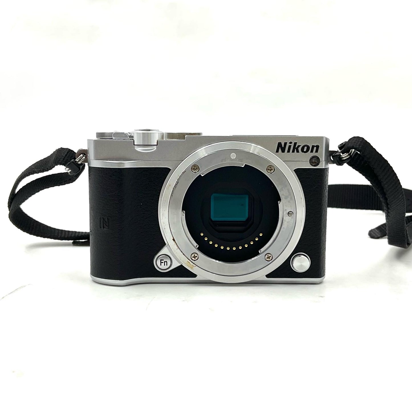 【全額返金保証】【最速発送】Nikon デジタル一眼 Nikon 1 J5 ボディ [シルバー] 動作確認済