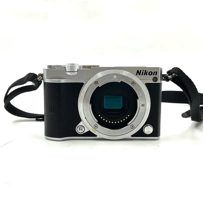 【全額返金保証】【最速発送】Nikon デジタル一眼 Nikon 1 J5 ボディ [シルバー] 動作確認済