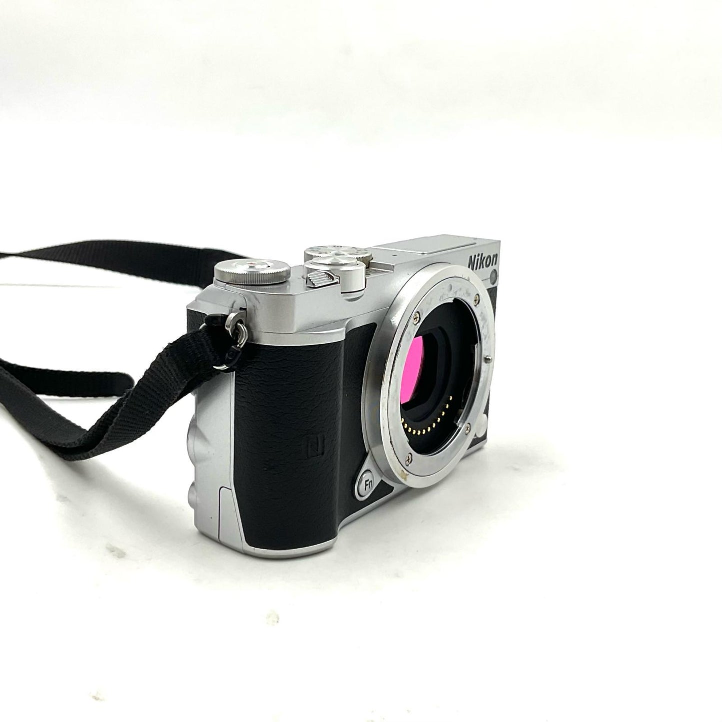 【全額返金保証】【最速発送】Nikon デジタル一眼 Nikon 1 J5 ボディ [シルバー] 動作確認済
