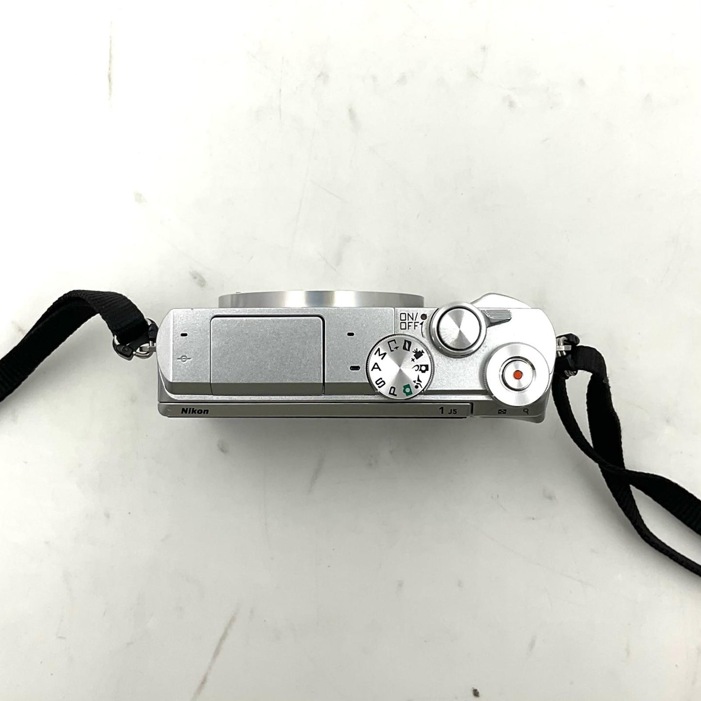 【全額返金保証】【最速発送】Nikon デジタル一眼 Nikon 1 J5 ボディ [シルバー] 動作確認済