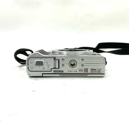 【全額返金保証】【最速発送】Nikon デジタル一眼 Nikon 1 J5 ボディ [シルバー] 動作確認済