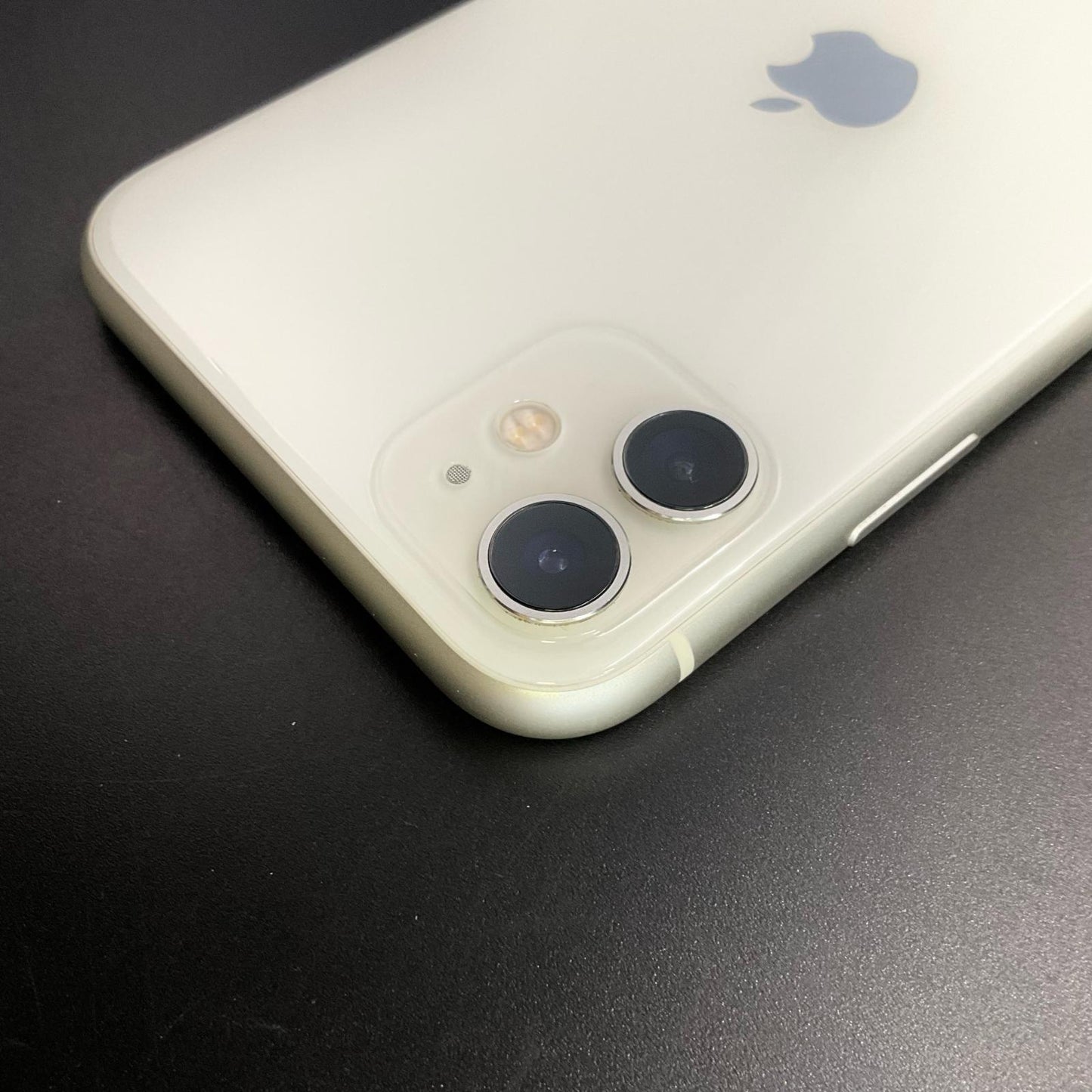 【全額返金保証】【最速発送】Apple iPhone iPhone 11 64GB ホワイト au SIMフリー 白ロム 動作確認済 75%