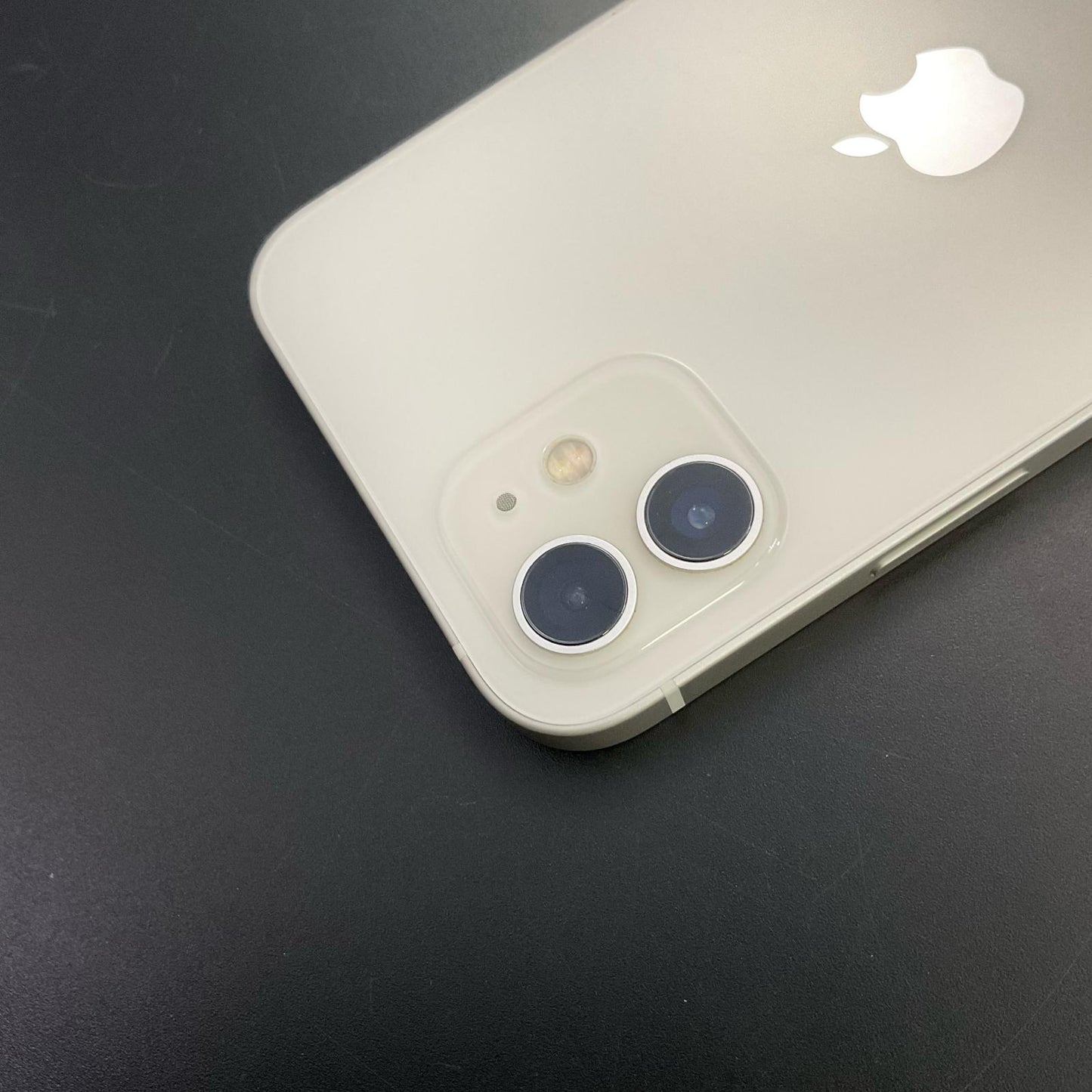【全額返金保証】【最速発送】Apple iPhone iPhone 12 64GB ホワイト au SIMフリー 白ロム 美品 動作確認済 83%