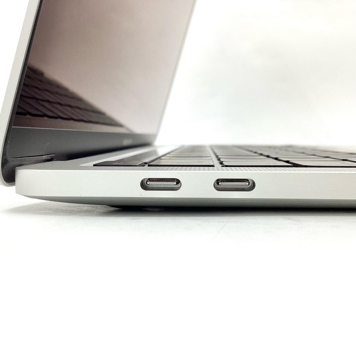 【全額返金保証】【最速発送】Apple MacBook Pro 13.3インチ 2020 Apple M1 8GB 512GB シルバー 99% 美品 動作確認済