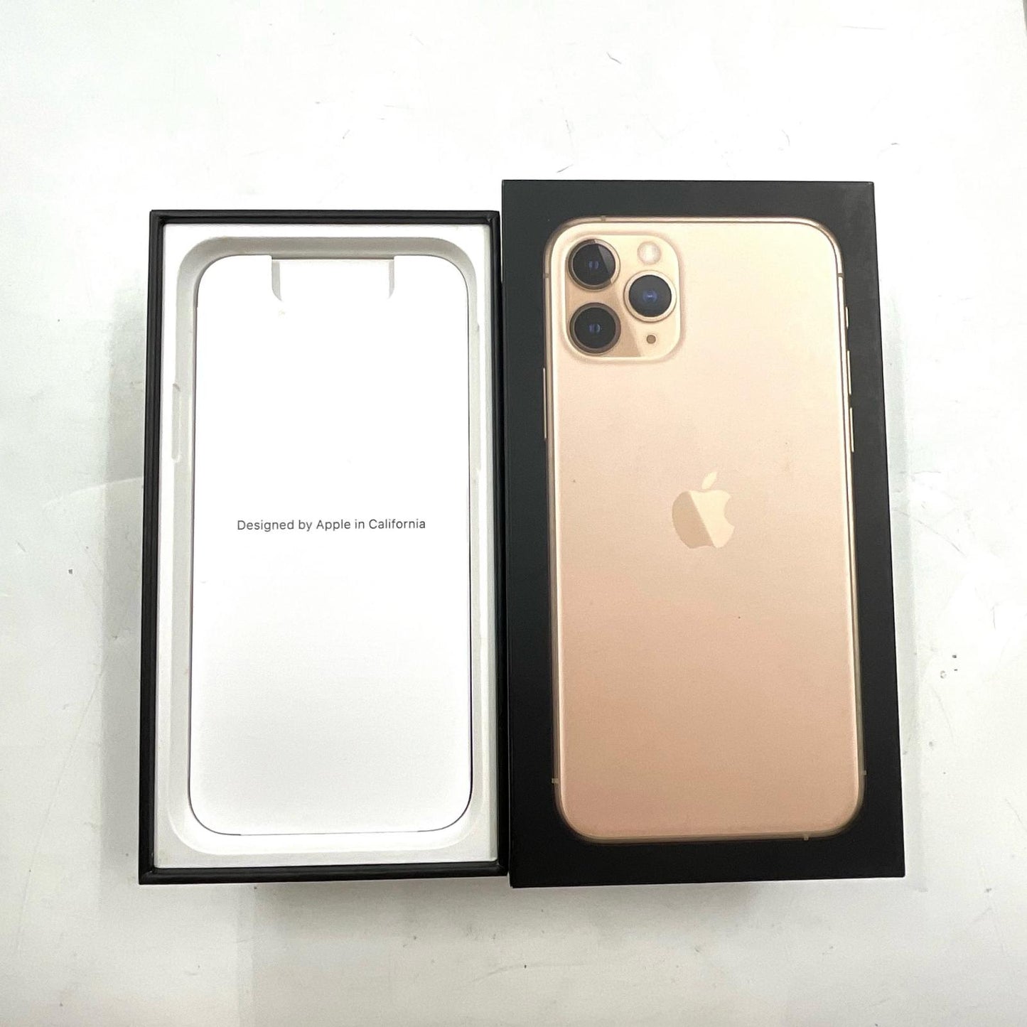 【最速発送】Apple iPhone iPhone 11 Pro 256GB ゴールド au 白ロム【難有】 72%