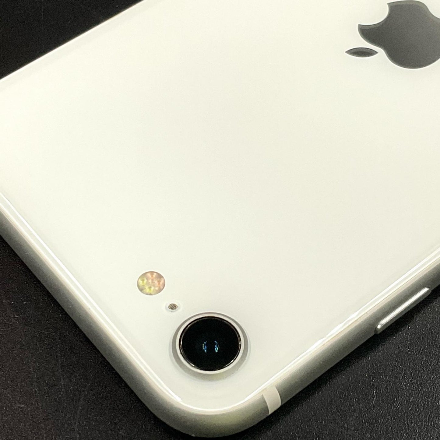 【全額返金保証】【最速発送】Apple iPhone iPhone SE（第2世代） 64GB ホワイト au 白ロム 動作確認済 76%