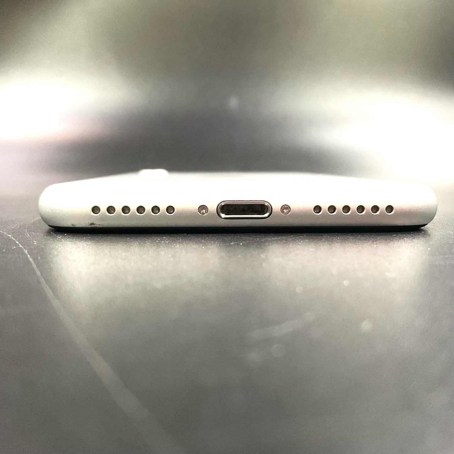 【全額返金保証】【最速発送】Apple iPhone iPhone SE（第2世代） 64GB ホワイト au 白ロム 動作確認済 76%