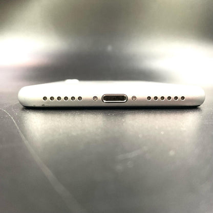 【全額返金保証】【最速発送】Apple iPhone iPhone SE（第2世代） 64GB ホワイト au 白ロム 動作確認済 76%