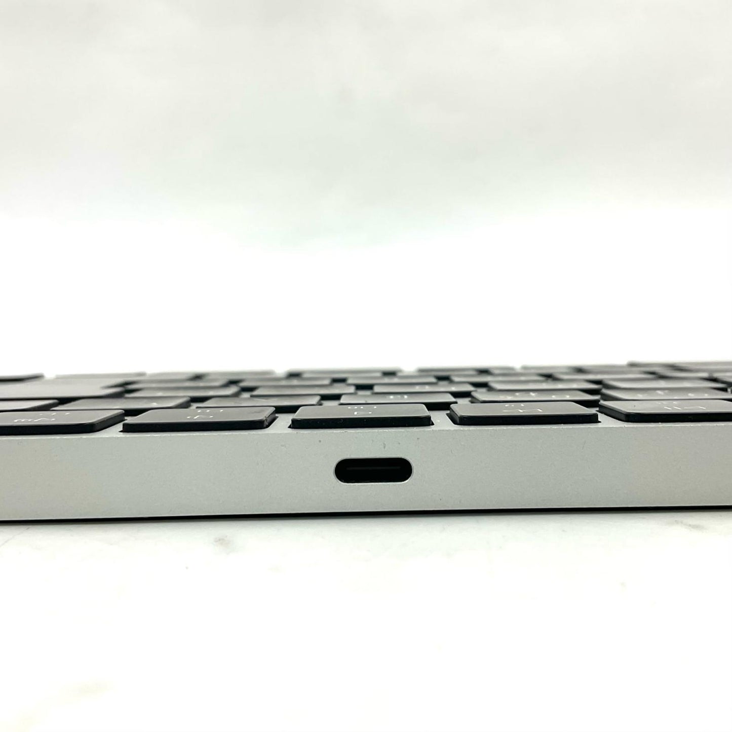 【全額返金保証】【最速発送】Apple Magic Keyboard（テンキー付き、USB–C）- 日本語 - ブラックキー MXK83J/A 動作確認済