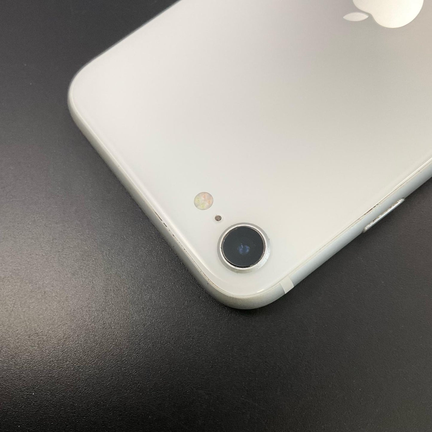 【全額返金保証】【最速発送】Apple iPhone iPhone SE（第2世代） 64GB スターライト SIMフリー 白ロム 動作確認済 77%