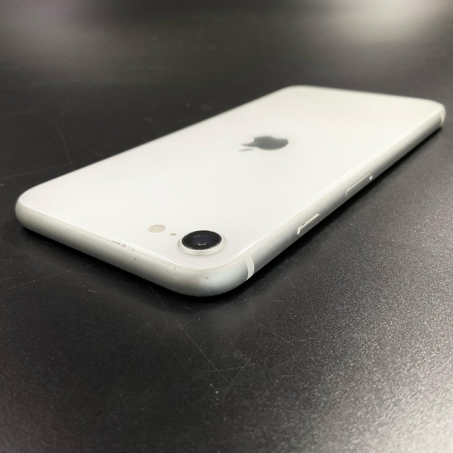 【全額返金保証】【最速発送】Apple iPhone iPhone SE（第2世代） 64GB スターライト SIMフリー 白ロム 動作確認済 77%