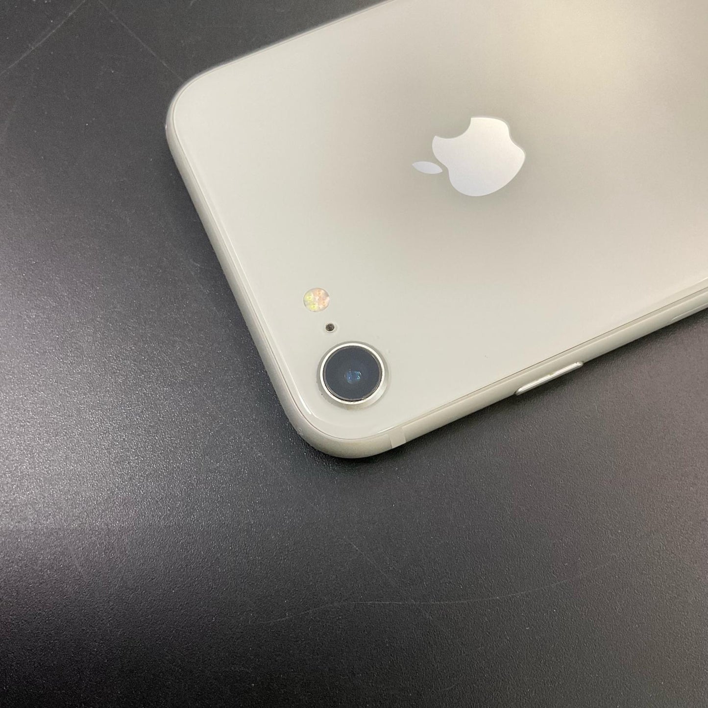 【全額返金保証】【最速発送】Apple iPhone iPhone 8 64GB シルバー au SIMフリー 白ロム 動作確認済 74%