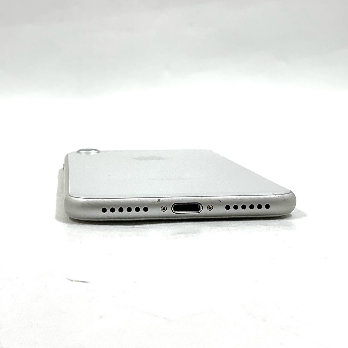 【全額返金保証】【最速発送】Apple iPhone iPhone 8 64GB シルバー SIMフリー 白ロム 動作確認済 79%