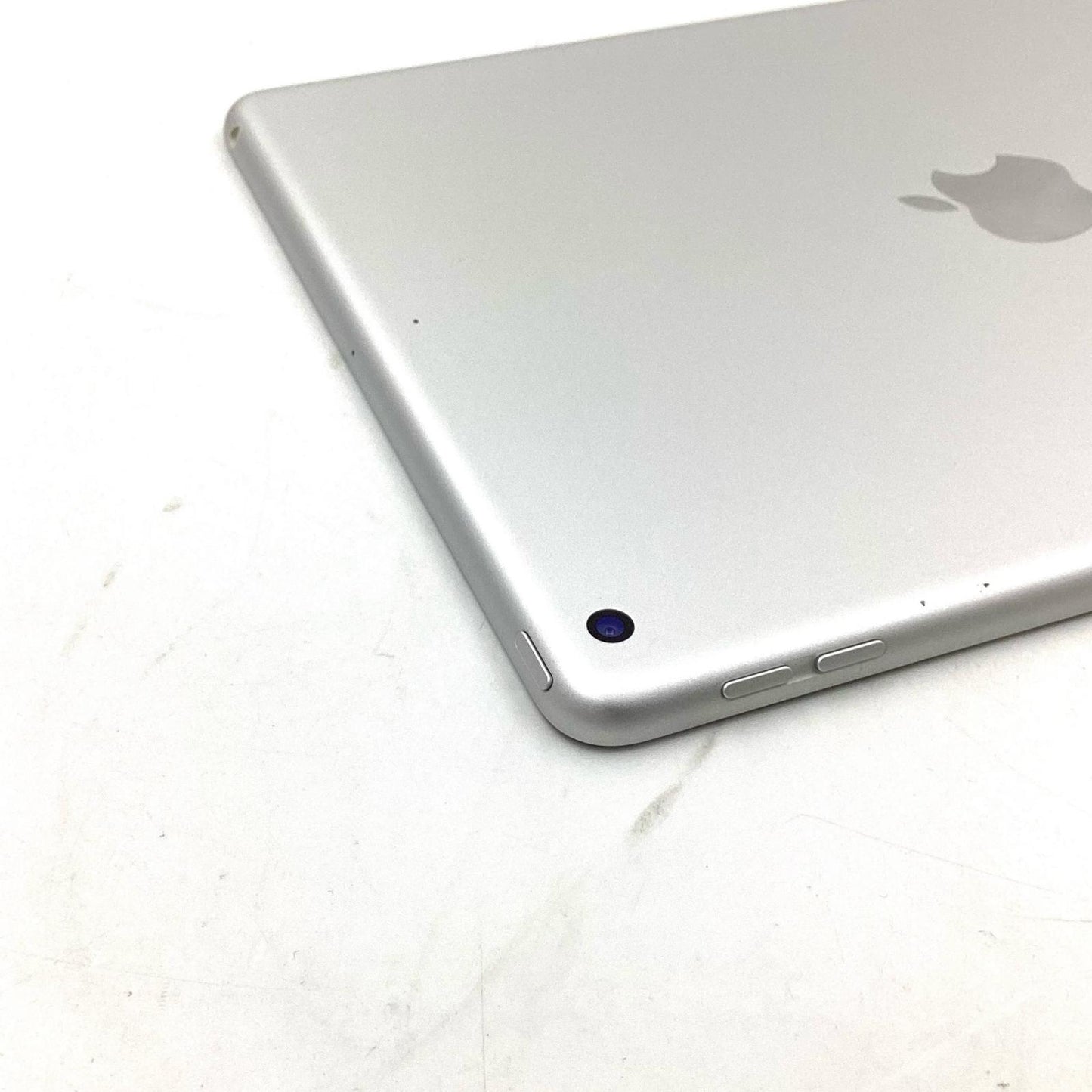 【全額返金保証】【最速発送】Apple iPad iPad 10.2インチ 第9世代 64GB シルバー Wi-Fi 動作確認済