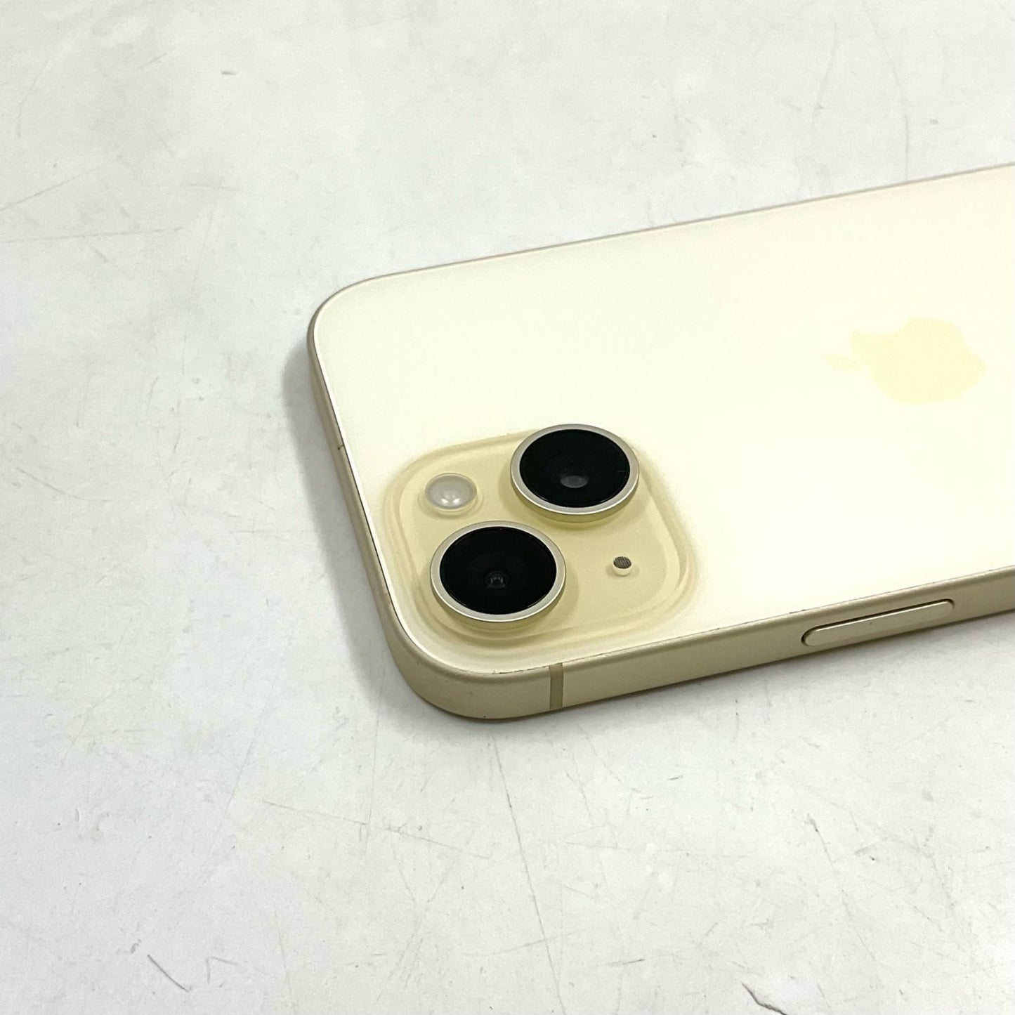 【全額返金保証】【最速発送】Apple iPhone iPhone 15 128GB イエロー Softbank SIMフリー 白ロム 美品 動作確認済 84%