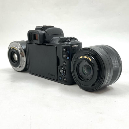 【全額返金保証】【最速発送】Canon デジタル一眼 EOS Kiss M ダブルレンズキット [ブラック] 美品 動作確認済