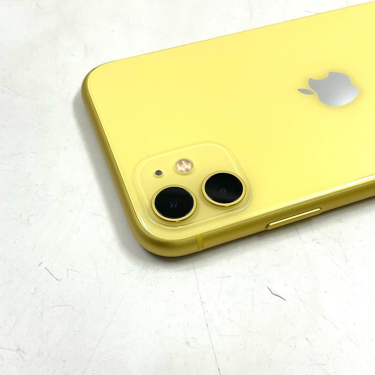 【全額返金保証】【最速発送】Apple iPhone iPhone 11 64GB イエロー Softbank 白ロム 美品 動作確認済 83%
