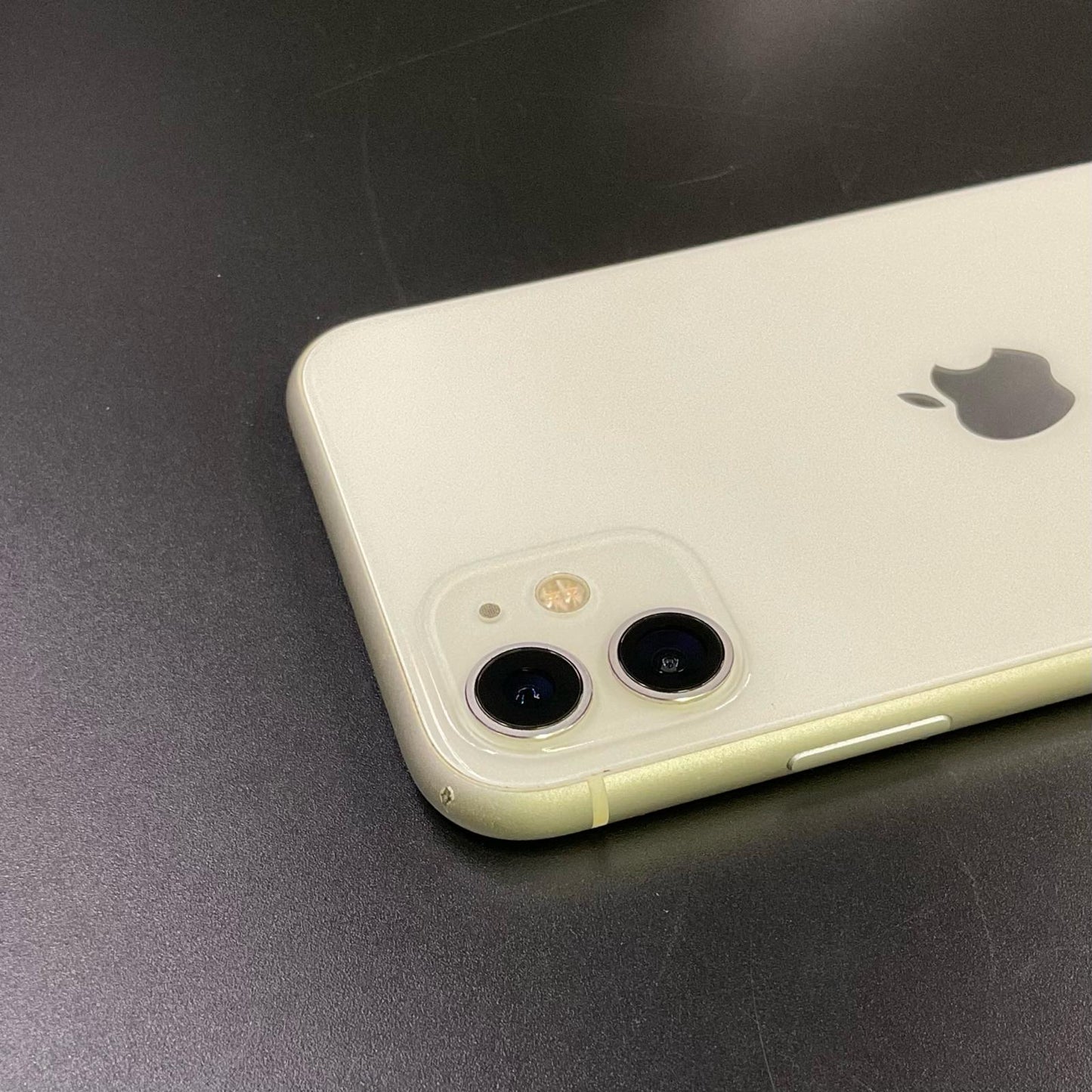 【全額返金保証】【最速発送】Apple iPhone iPhone 11 128GB ホワイト Softbank 白ロム 動作確認済 76%