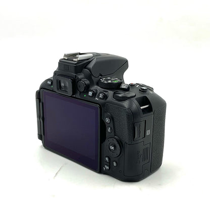 【全額返金保証】【最速発送】Nikon デジタル一眼 D5600 ボディ ブラック 美品 動作確認済