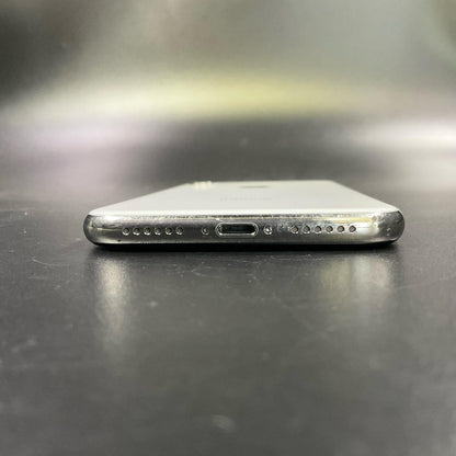 【全額返金保証】【最速発送】Apple iPhone iPhone X 256GB シルバー docomo SIMフリー 白ロム 動作確認済 75%