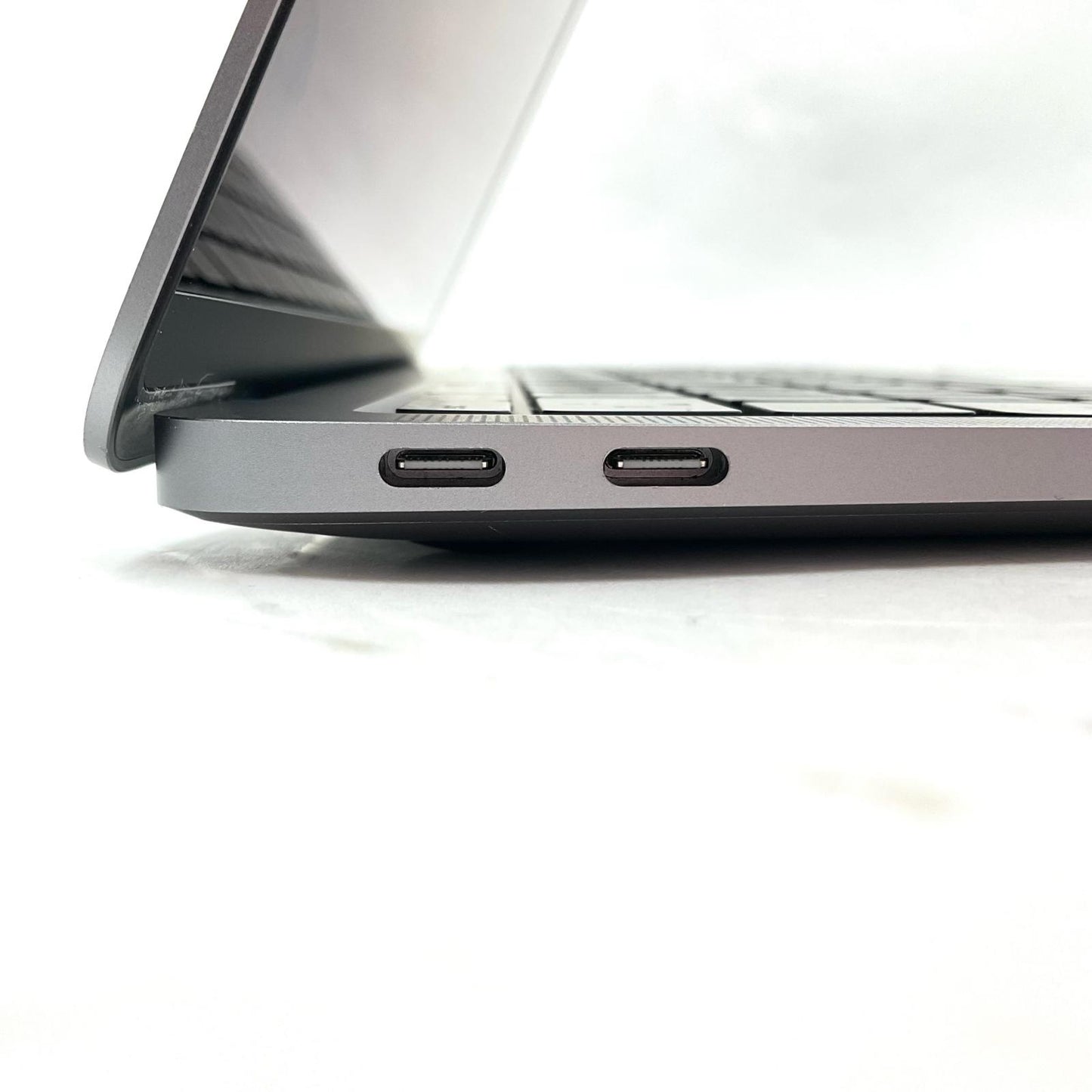 【全額返金保証】【最速発送】Apple MacBook Air 13.3インチ 2020 Apple M1 8GB 256GB スペースグレイ 97% 美品 動作確認済